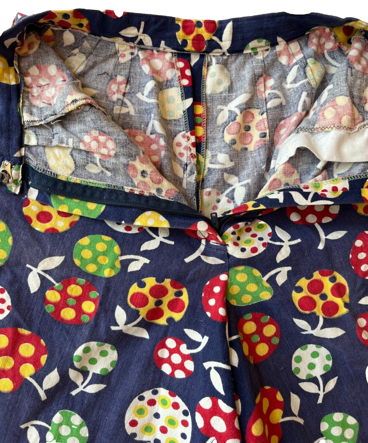 Vintage 1970s Womens Shorts Size Small Polka Dot Fruit High Waisted Groovy Blue