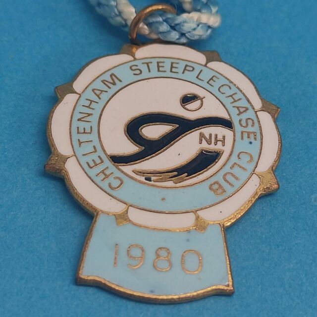 Cheltenham Horse Racing Members Badge - 1980