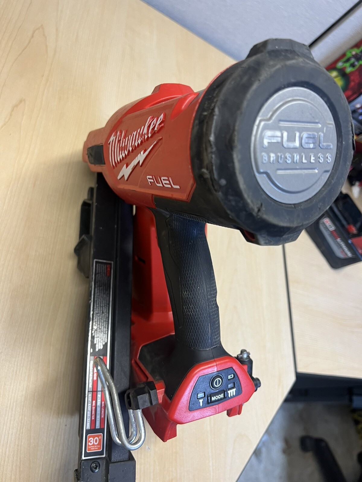 Milwaukee 274520 M18 FUEL 18V 30 Degree LithiumIon Framing Nailer