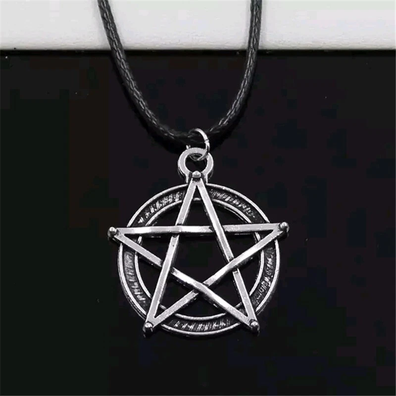 collana wicca con triquetra pentacolo e luna - Gioielli - Collane