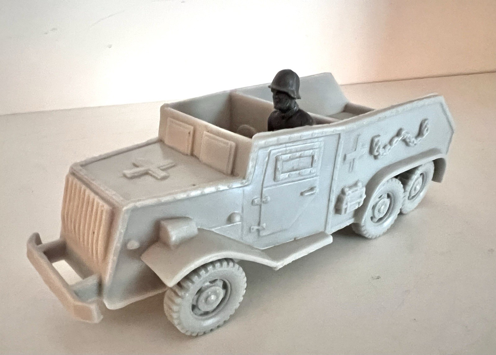 MARX BATTLEGROUND/DESERT FOX-LIGHT GRAY GERMAN APC W/DK GRAY DRIVER - VG HTF