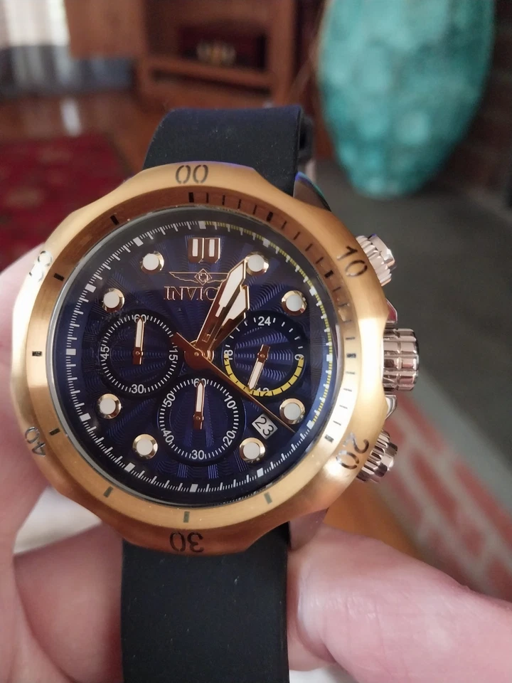 Invicta Mid Size Venom Slicone表带手表 — 第 4/4 张图片