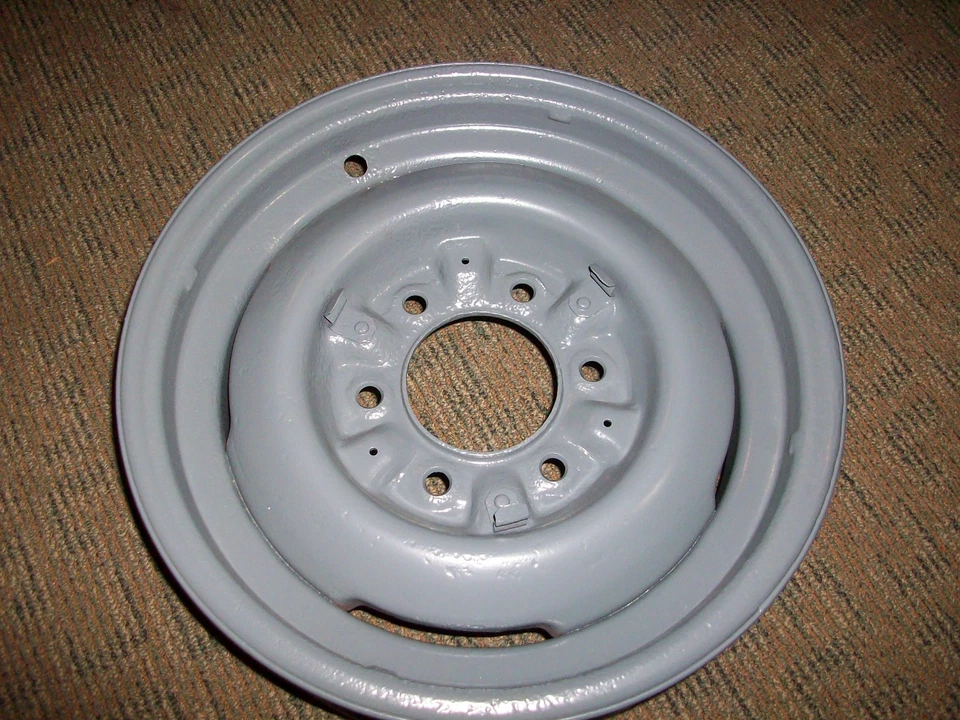 Camión Chevy/GMC 1955-1956-1957 con recubrimiento en polvo OEM 15x5" rueda de repuesto de acero de 6 tacos Foto 2 de 4