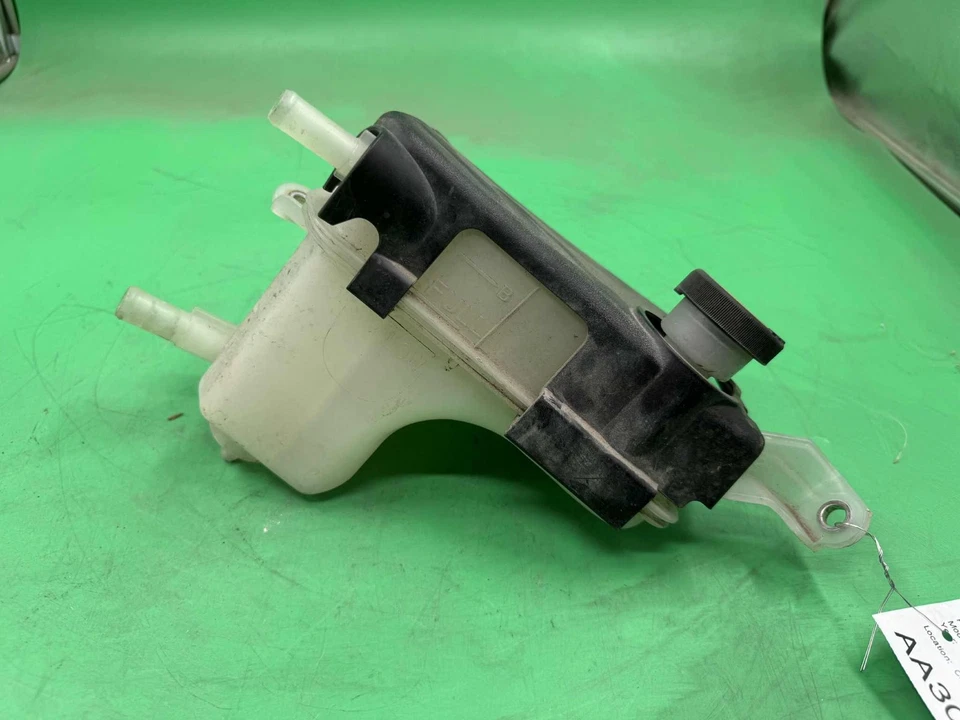 2010 - LEXUS HS250H Power Steering Reservoir OEM - Imagem 3 de 3