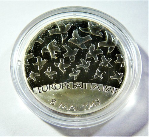 FRANCE 1-1/2 Euro 2005 Silver Proof Doves Peace/End of WWII BOX/COA - Picture 2 of 3