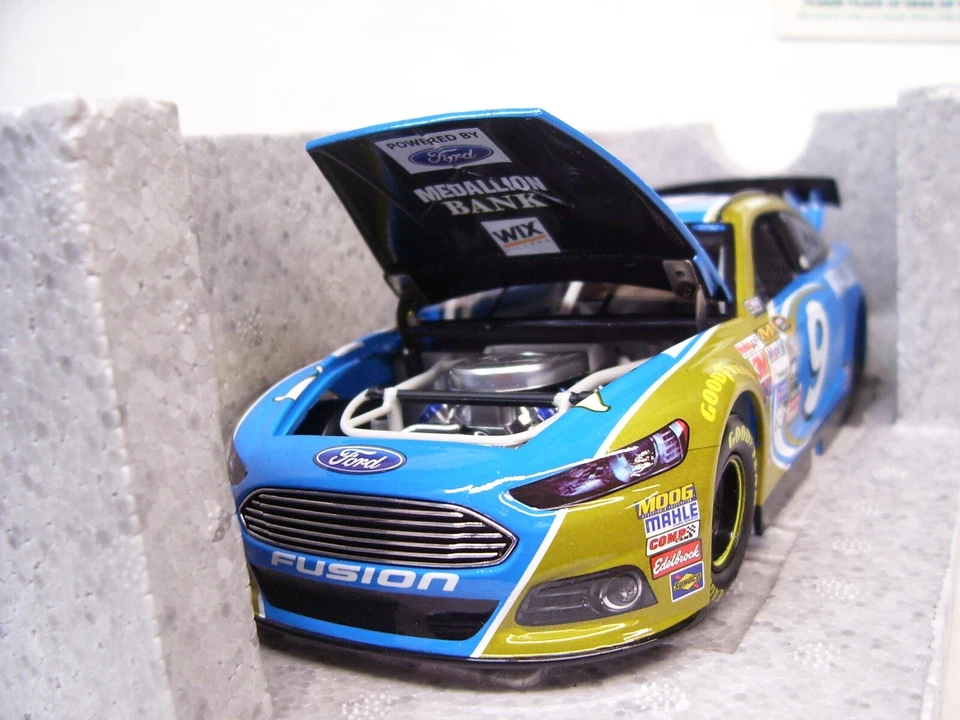 2015 1/24 #9 SAM HORNISH JR MEDALLION BANK FORD FUSION ACTION - Image 4 of 4