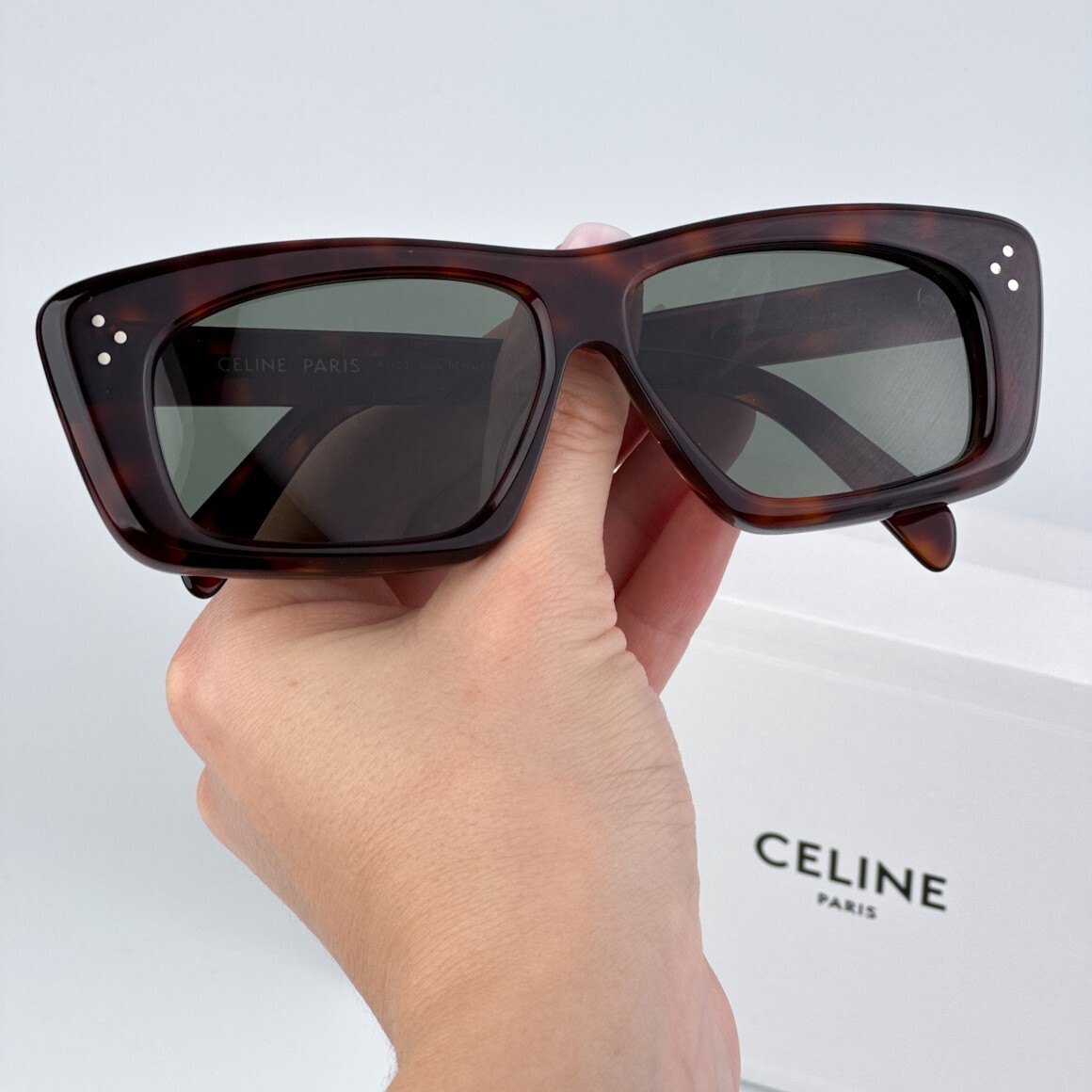 Celine CL40259I 52N BRAND NEW Sunglasses Havana Green Rectangle Unisex CELINE Dark Havana Cat Eye CL40199I 53N Sunglasses - US main image 4