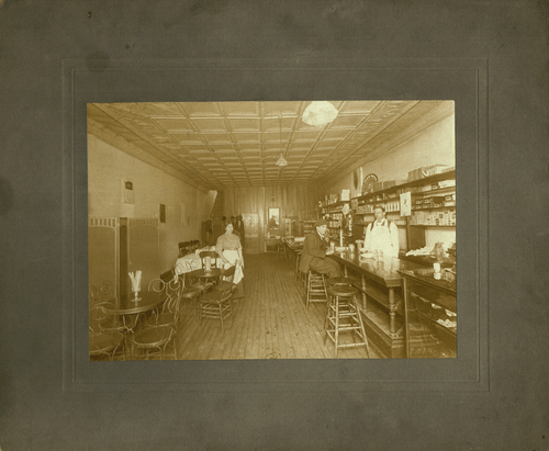 n/a / Photograph of a Pittsburgh Soda Shop / Diner ca 1910