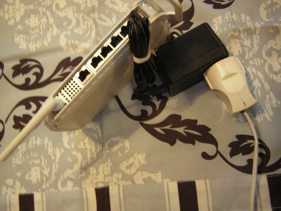 Netgear WGR614 V6 54Mbps 4 Port 10/100 Broadband Wireless Network Router EXC PSU - Bild 2 von 4