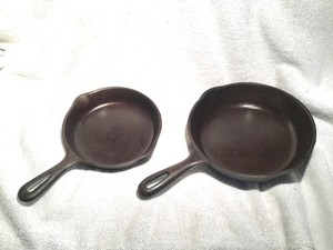 Unmarked Wagner Cast Iron Skillets- Set Of TWO- #3 & #5- Cleaned & Seasoned!