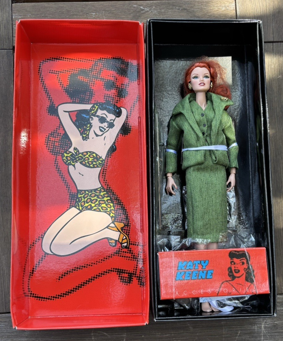 Bambola testa rossa vestita numero vincente Lucki Red Lorelei Katy Keene integrità 2015