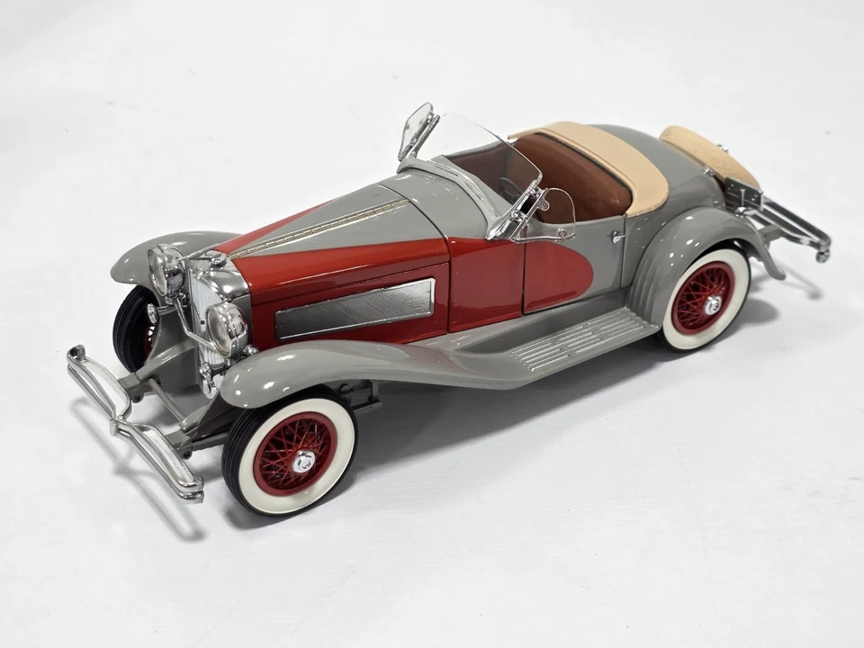 Danbury Mint 1935 Duesenberg SSJ Speedster Red/Gray 1:24 Scale Diecast Sharp Car - Image 4 of 4