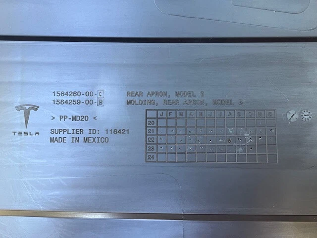 💥 21-24 TESLA MODEL S PLAID MSP OEM FRONT FRUNK REAR APRON PLASTIC TRIM 1564260 - Image 3 of 4