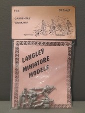 Vintage Diorama Kit Gardeners Working White Metal OO 1:76 Miniature Model