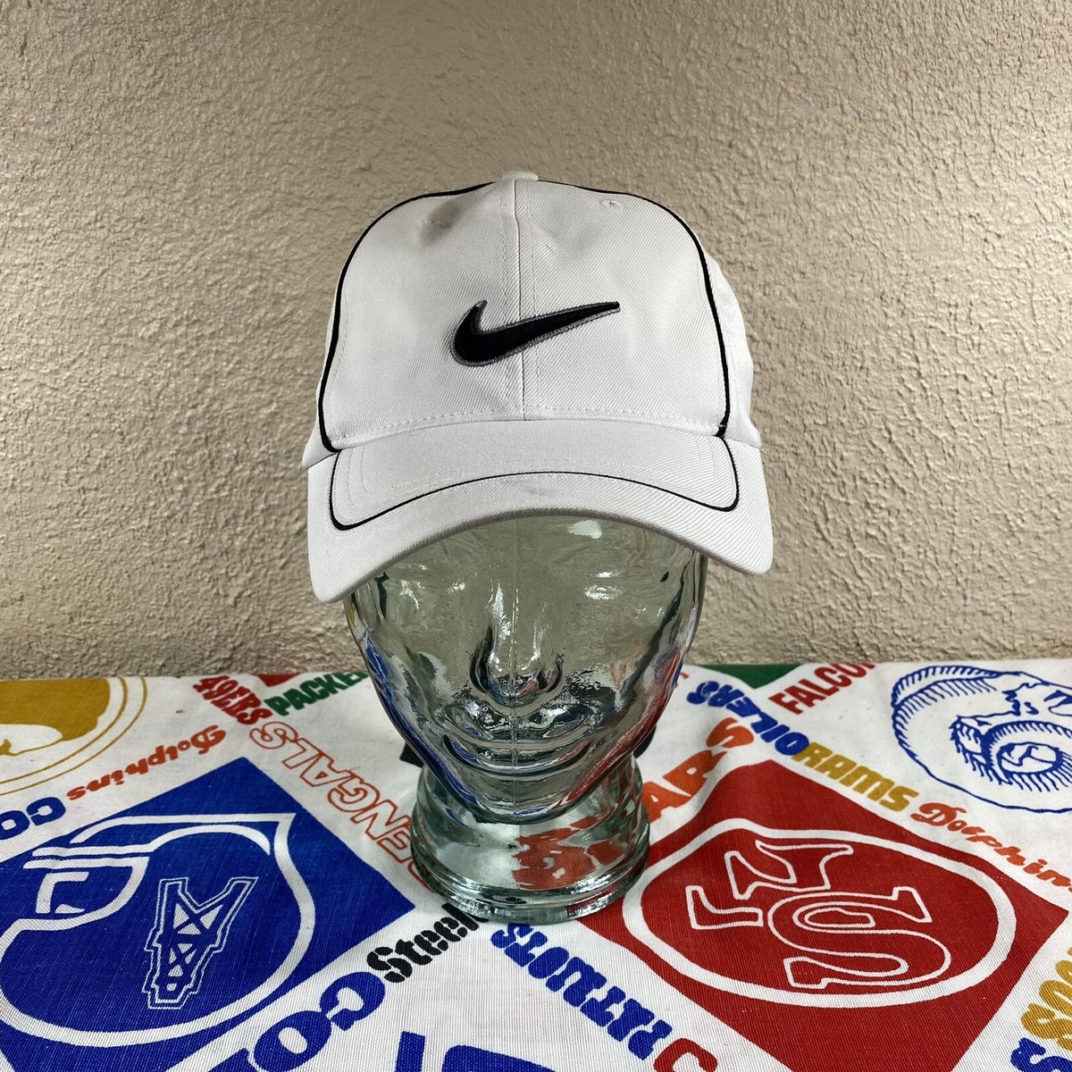 white nike golf hat fitted