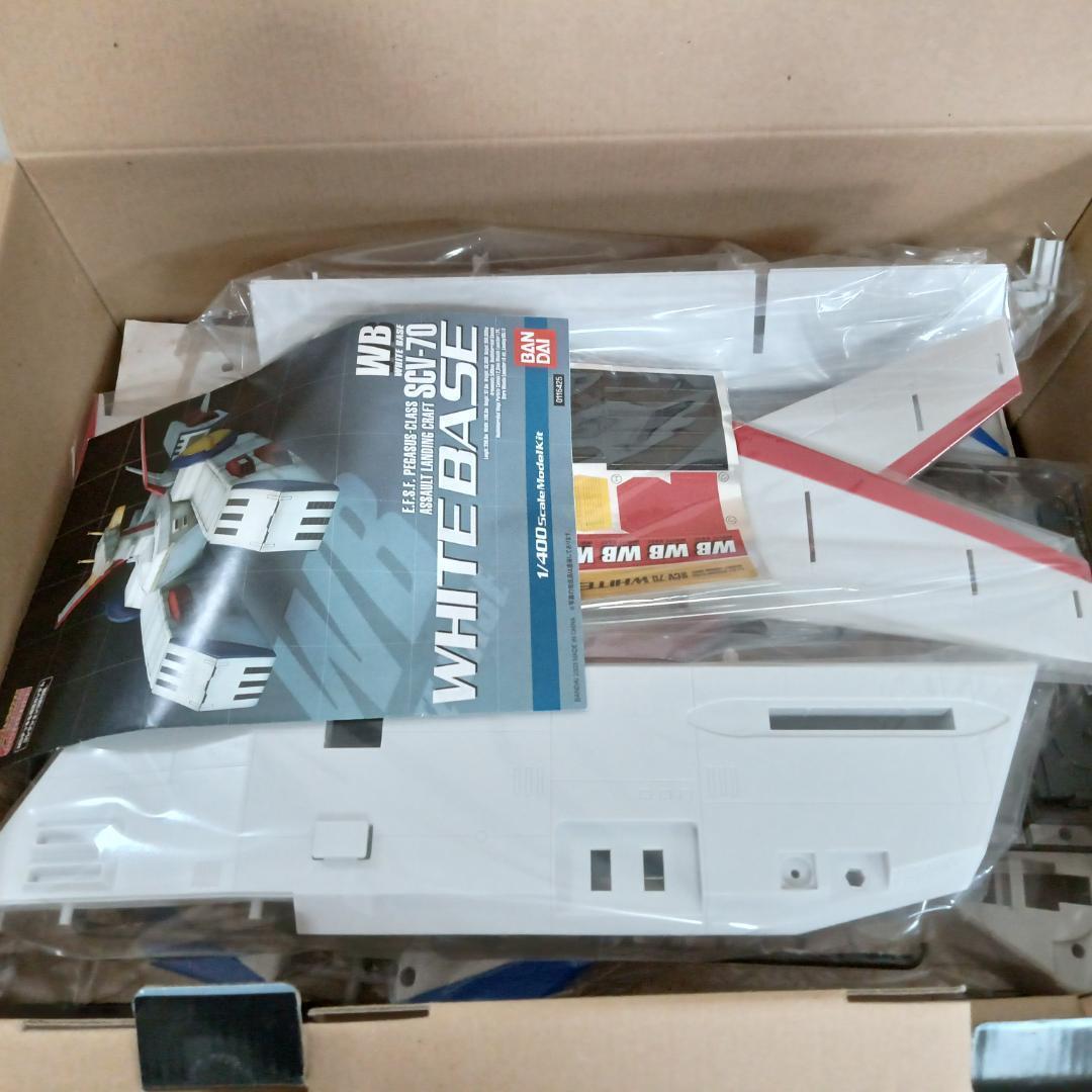 Bandai White Base 1/400 Scale Model Kit Gundam Collection Bandai White Base 1/400 Scale Model Kit Gundam Collection