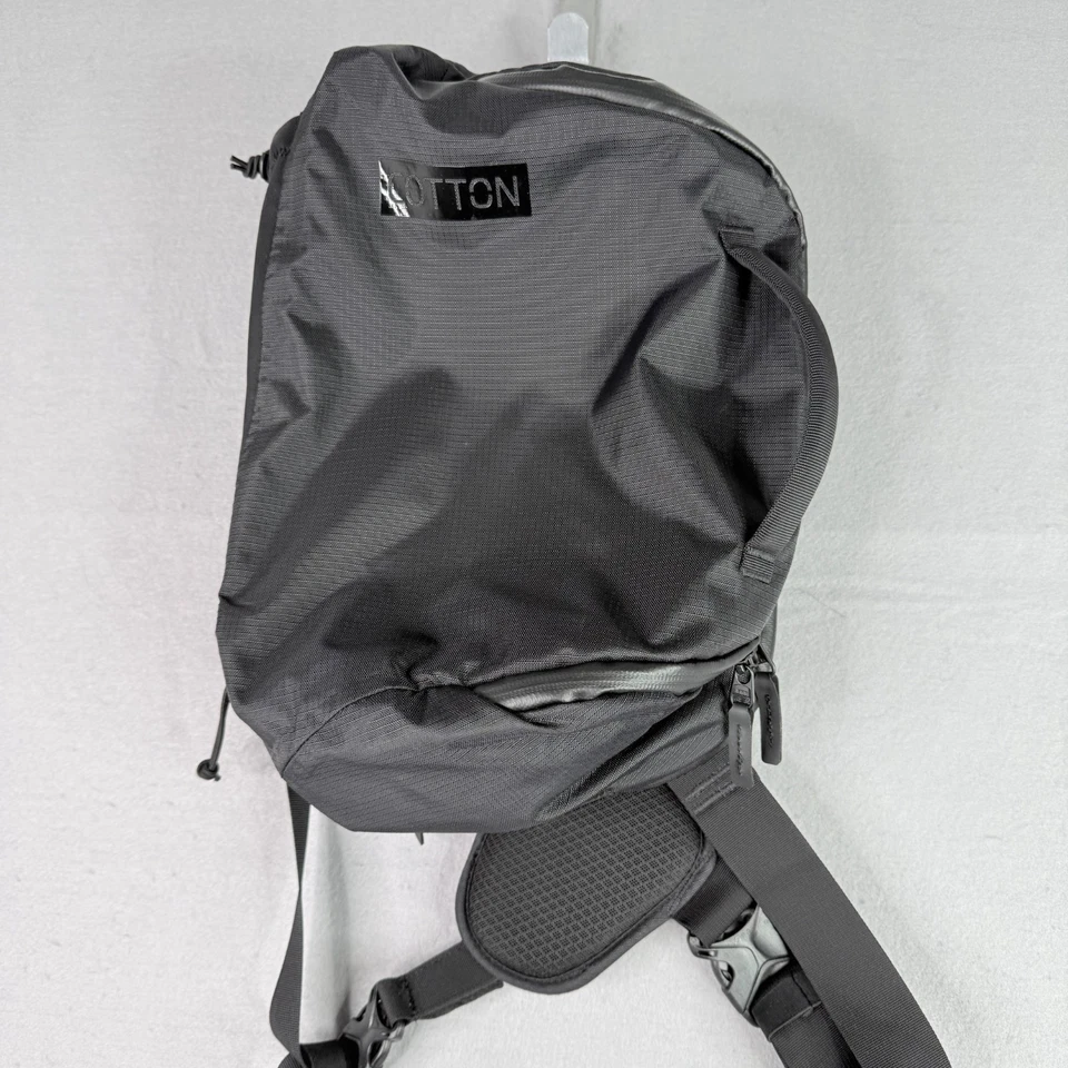 Cotton Carrier Hyker 12L Sling Bag Black Padded Back Conceal Pockets - Image 2 of 4