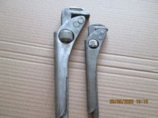 Footprint 900 type Thumbturn pipe wrenches 9" & 7" Excellent cond