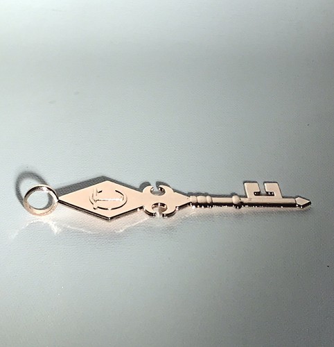 4x CHARLOTTE TILBURY Decorative Key Ornament for Keychain Collectible Rose Gold - Picture 8 of 11