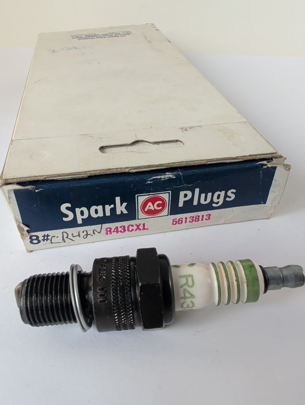 NOS AC DELCO R43CXL 5613813 Spark Plugs Box of 8 MADE IN USA