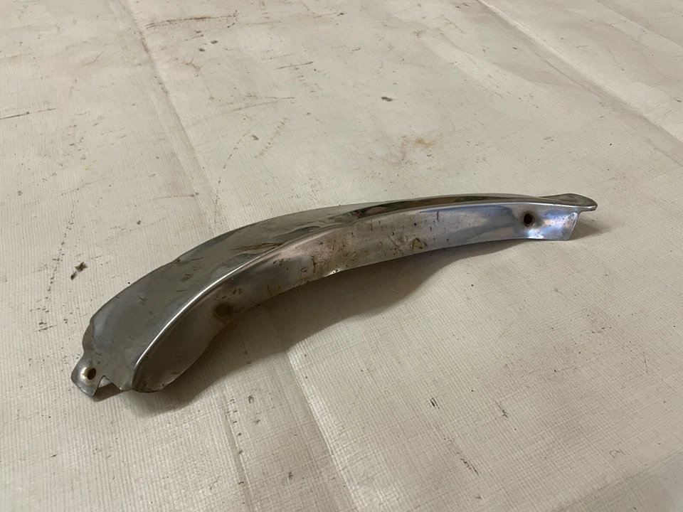 Mopar Dodge Dart 1965 protector de grava cuarto trasero moldura apertura de rueda trasera Foto 3 de 4