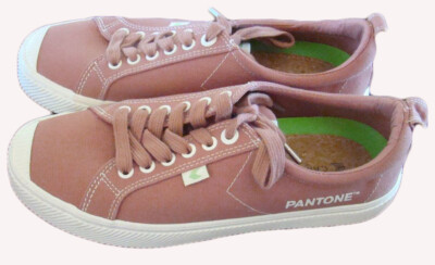 Cariuma Womens Pink Pantone Canvas Low Top Sneakers Running Shoes SZ 9.5 NEW