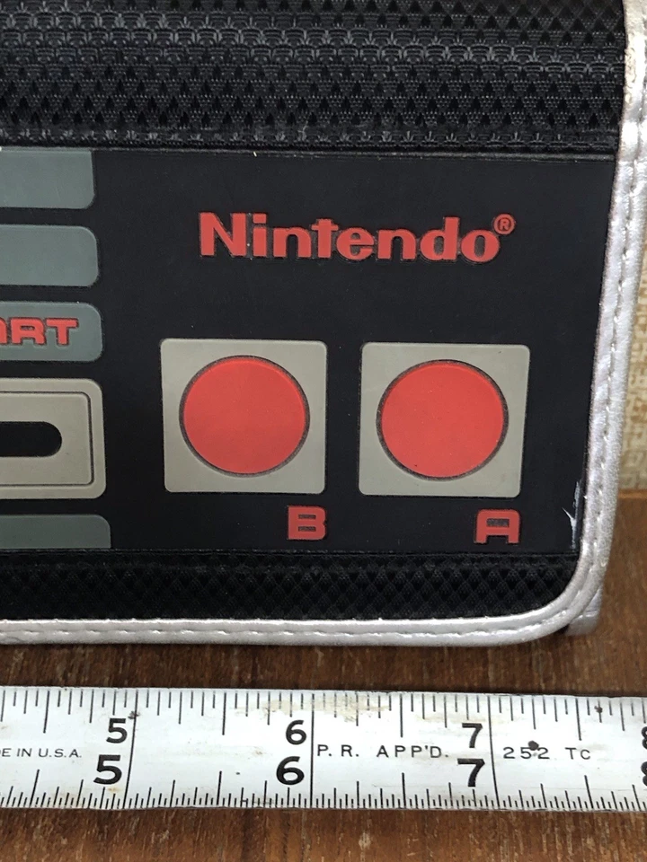 Retro 2013 Nintendo NES Controller Tri-Fold Trifold Wallet - Image 4 of 4
