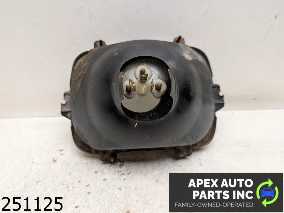 OEM 1979 Chevrolet El Camino 3.9L Headlight Bucket Foto 4 de 4