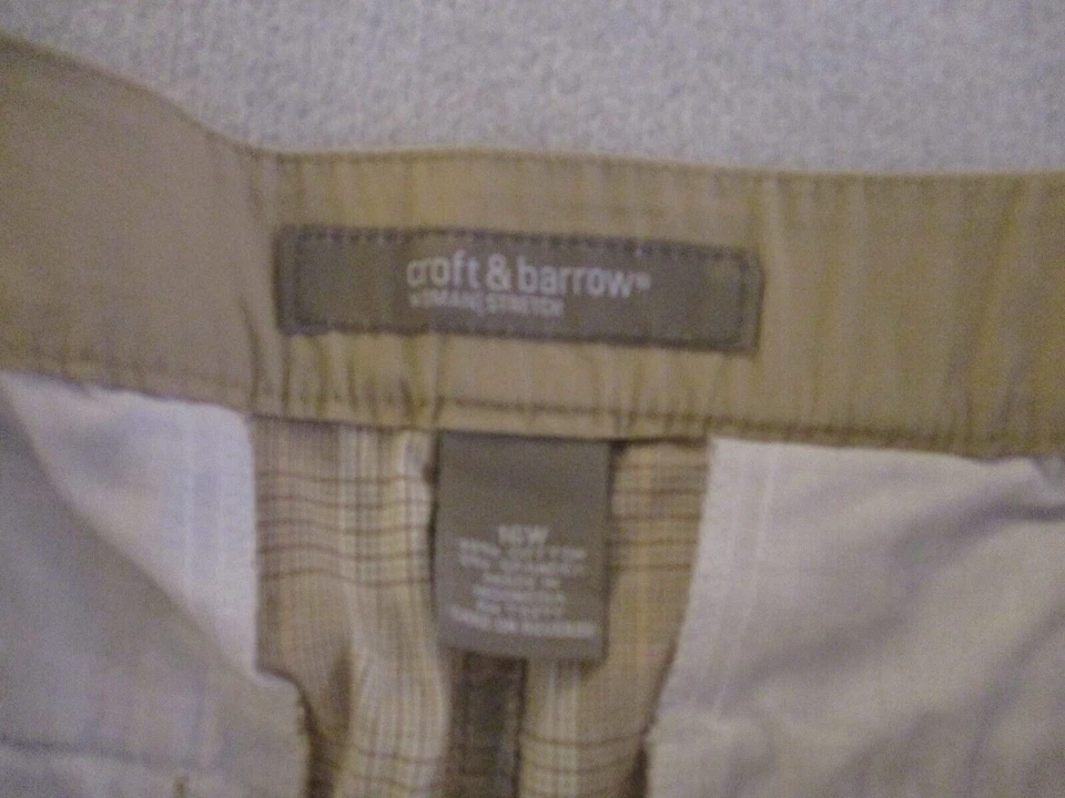 croft and barrow size 16 Woman Stretch beige plaid Shorts - Image 4 of 4