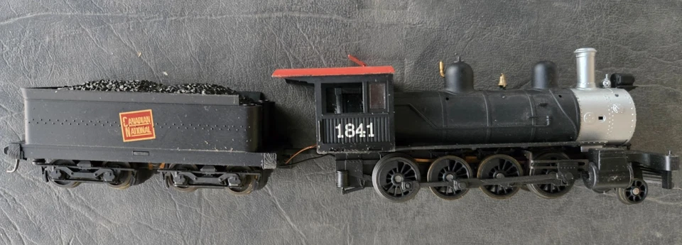 Model Power HO #1841 CN 2-8-0 Consolidation Steam Locomotive W/ 3 Passenger Cars - Image 3 of 4