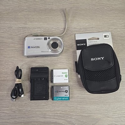 Sony Cyber-shot DSC-P200 7.2MP Digital Camera Silver w/ 2