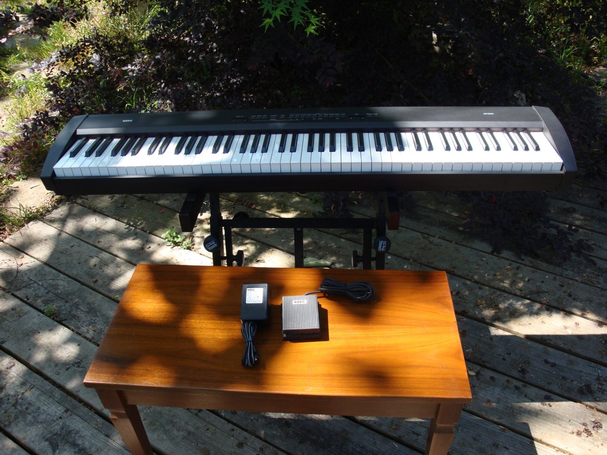 KORG コルグ　SP-200 88鍵ピアノ Korg SP-200 Digital Piano - 88 Weighted Keys w/pedel, and