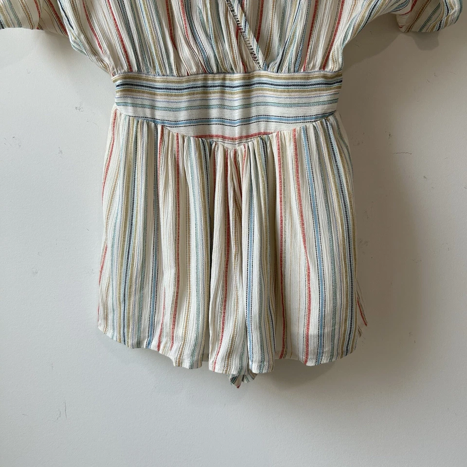 Pantalones cortos para mujer Urban Outfitters mameluco kimono manga corta talla XS sobrepelliz Foto 3 de 4