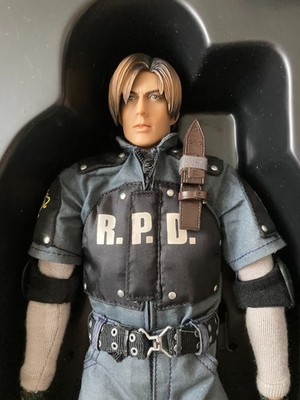 Hot Toys Biohazard Resident Evil 4 Leon S. Kennedy R.P.D. Ver. 1/6