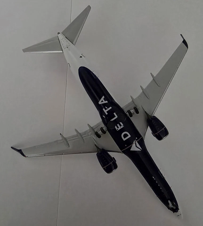 NG Models 1:400 Scale Delta Airlines Boeing 737-800 Model (N3734B) - Image 4 of 4