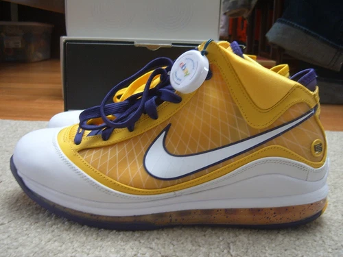 Size 10.5 - Nike LeBron 7 QS Media Day Basketball Shoes/Sneakers Please Read