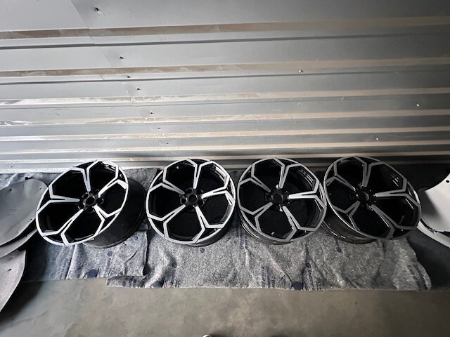 4  Lamborghini Urus Wheels 22 Inch Genuine OEM 4ML601023G