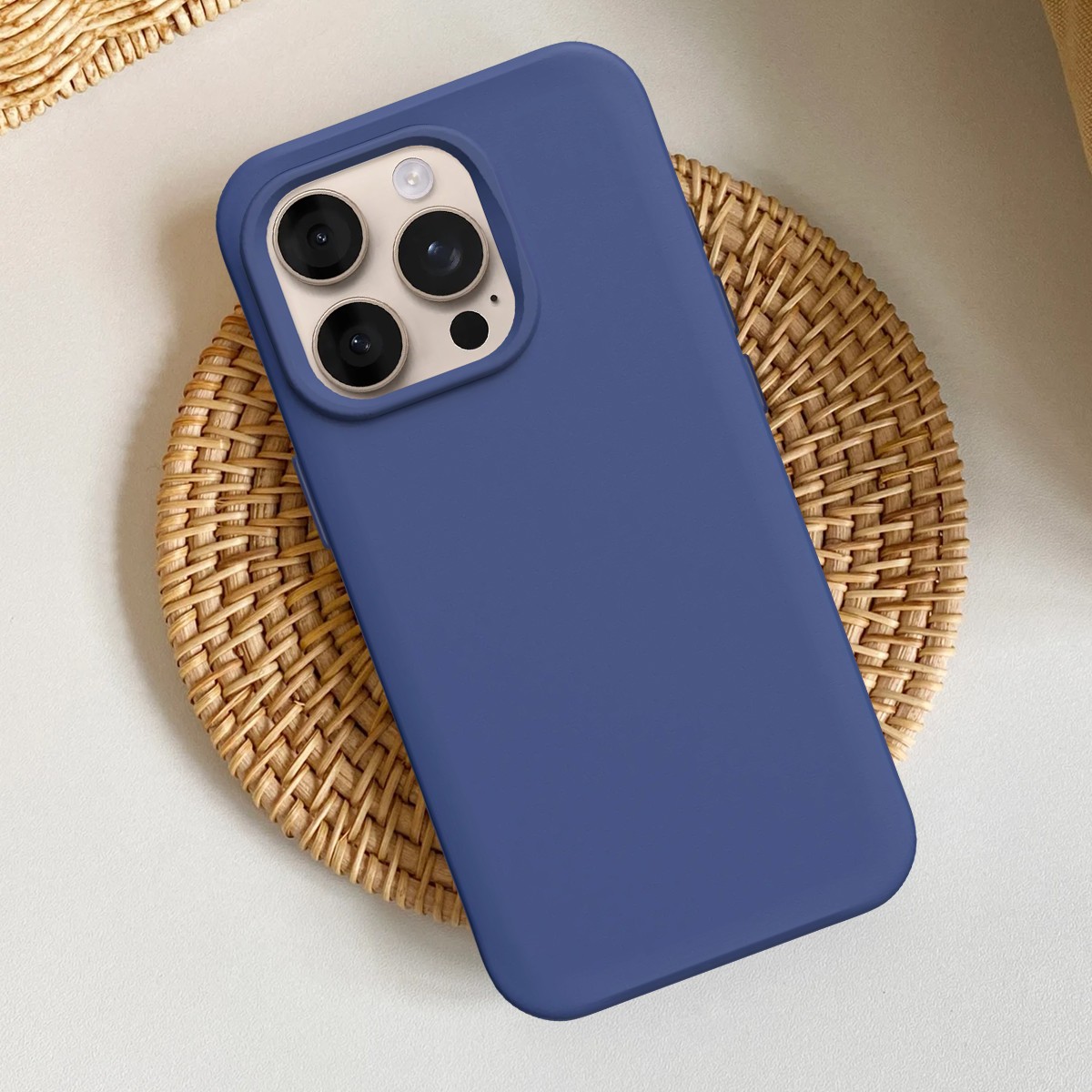 Coque iPhone 16 Pro SolidX pour voyage et randonnée