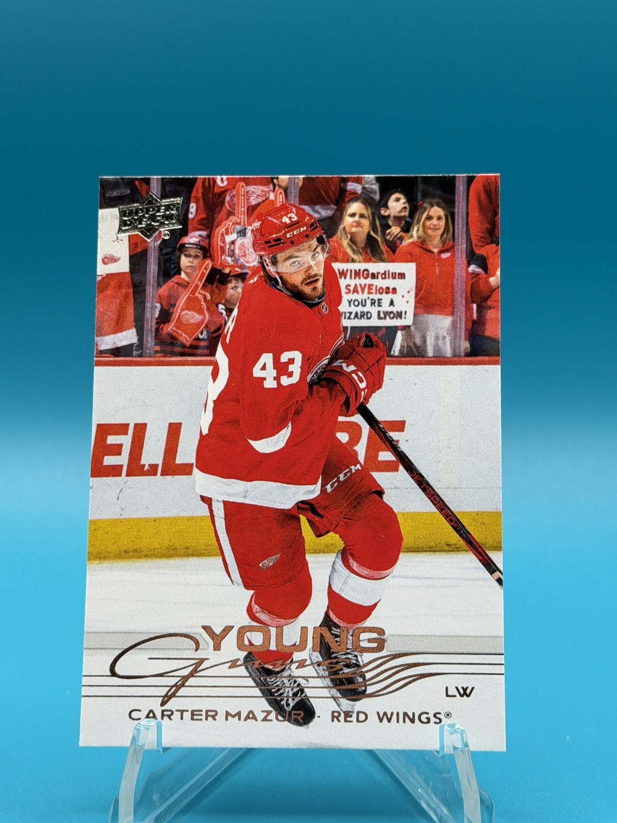 2025-26 Upper Deck Series 1 Holiday Edition Young Guns Carter Mazur #204