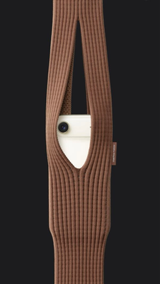 未使用　iPhone Pocket by ISSEY MIYAKE シナモン iPhone Pocket by ISSEY MIYAKE Cinnam Long Authentic with
