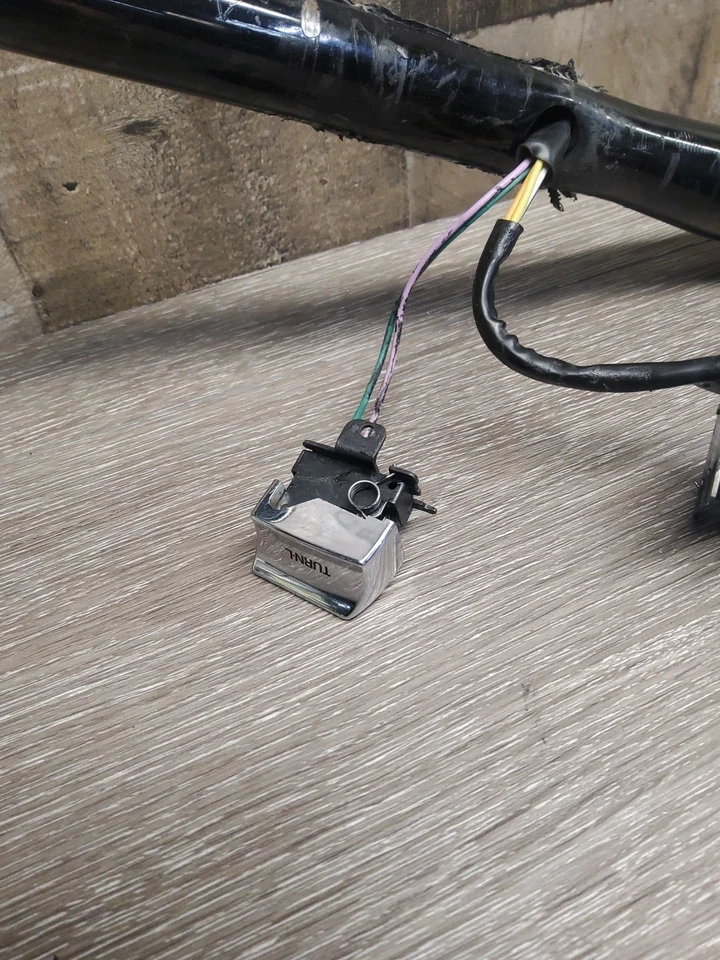 1987 年 87 哈雷戴维森 Tour Glide FLTC 车把控制开关 DL-687 — 第 3/4 张图片