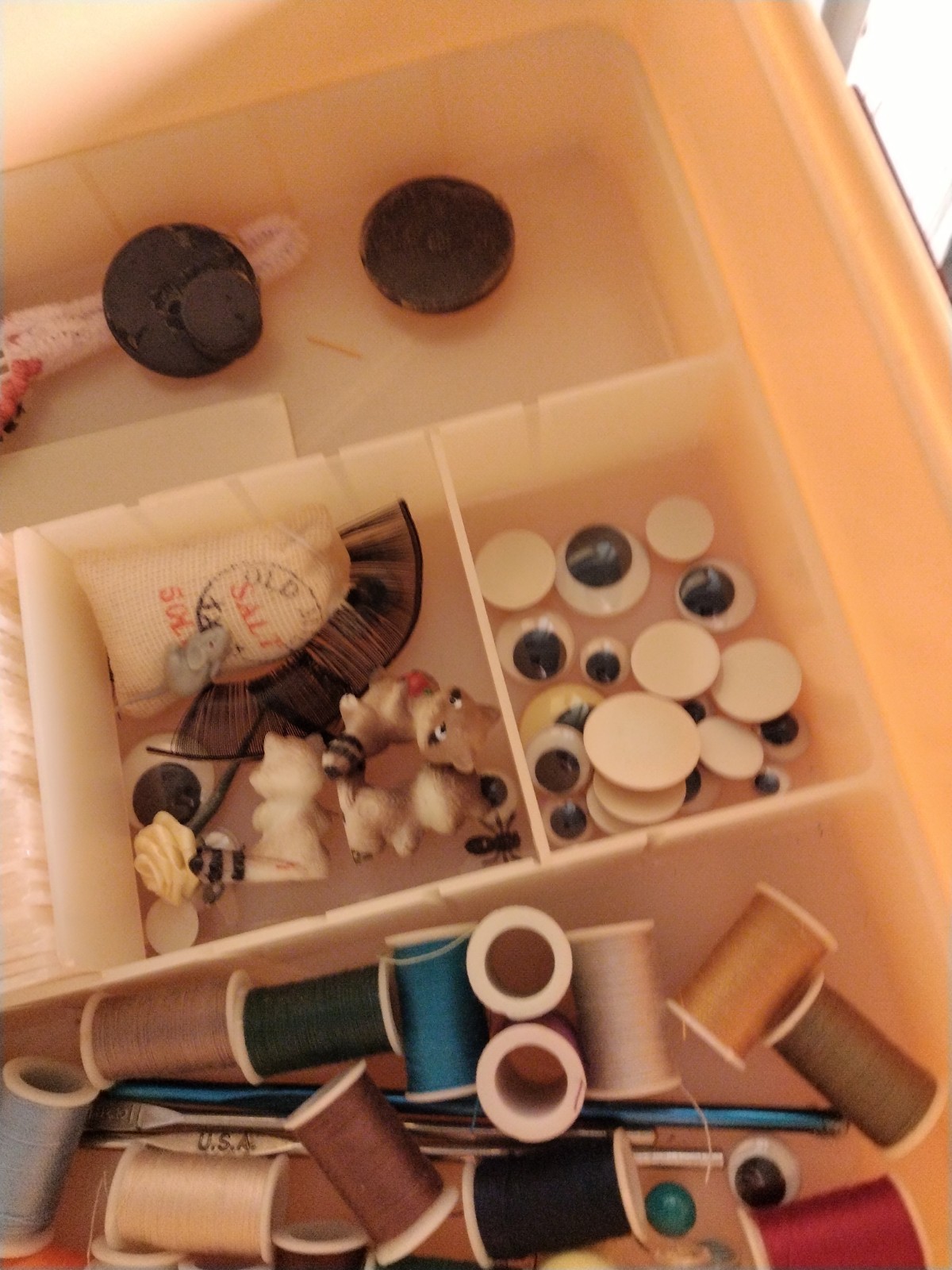 Wilson Wil-Hold  Lg. 14" x 9 x 8.5 "Sewing Box USA With 2 Trays & Accessories