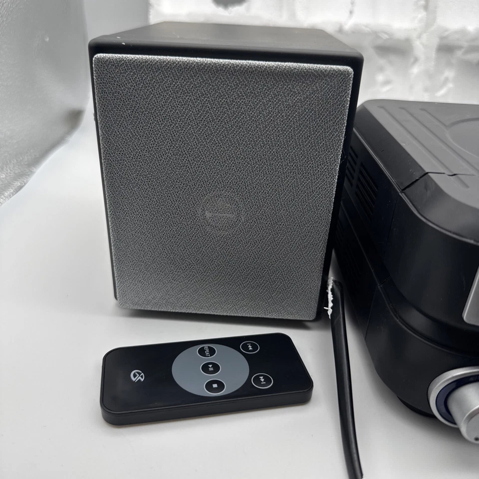 GPX Home Music System HC221B - 2 Channel Stereo Sound Speakers and remote - Image 3 of 4