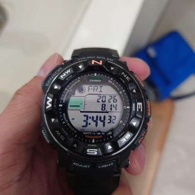 CASIO PRO TREK PRW 2500 in ultra excellent condition no scratches
