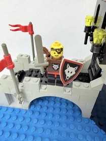 LEGO 6075 Wolfpack Tower Castle Vintage 1992 w/ 2 Minifigures Incomplete