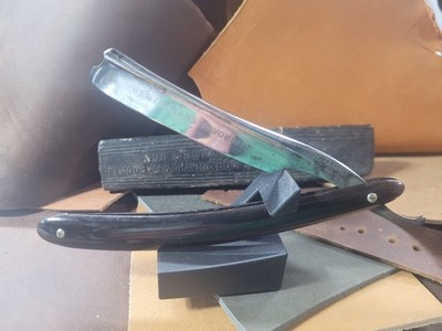 Wade & Butcher Sheffield England Gentleman's Favorite Frameback Straight Razor