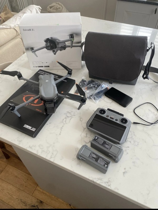 DJI Air 3S Fly More Combo (DJI RC2) Immaculate Condition in Warrenty