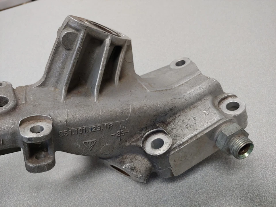 EXCELLENT USED ORIGINAL GENUINE PORSCHE 944 TURBO LEFT MOTOR MOUNTING BRACKET - Image 2 of 4