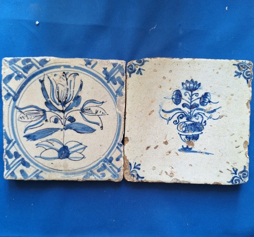 2 Antique Delft tiles - flowerpots - 17th century