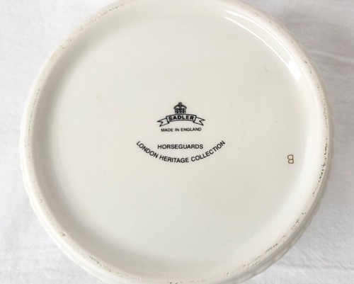 James Sadler Round Trinket Ceramic Box Lid Horseguards England Queen's Guards - Picture 6 of 6